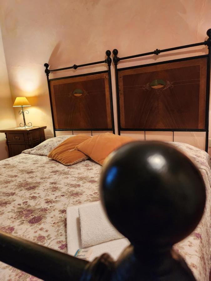 Bed and Breakfast Il Giuggiolo - La Collina Della Quiete Чертальдо Экстерьер фото
