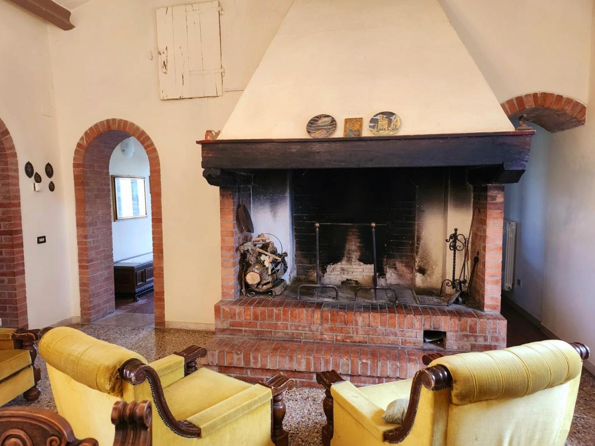Bed and Breakfast Il Giuggiolo - La Collina Della Quiete Чертальдо Экстерьер фото